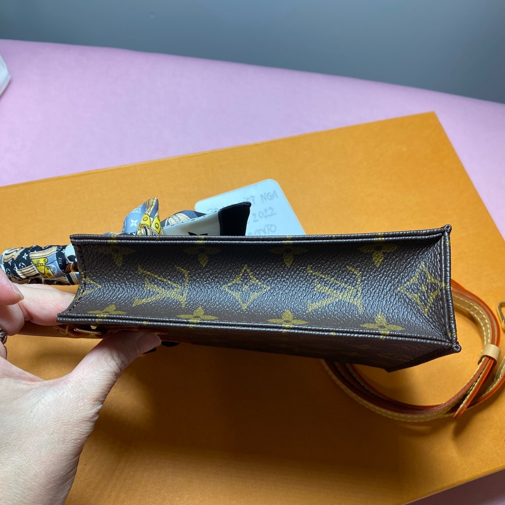 Louis Vuitton petit sac plat